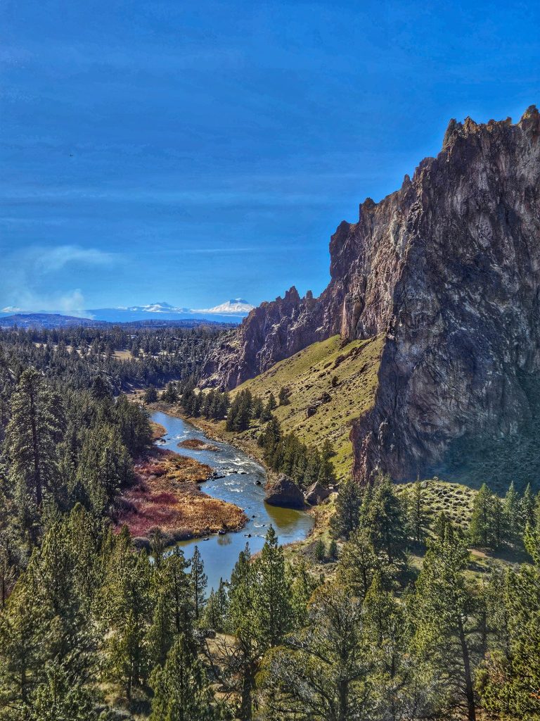 Crooked river from the Rim Rock Trail