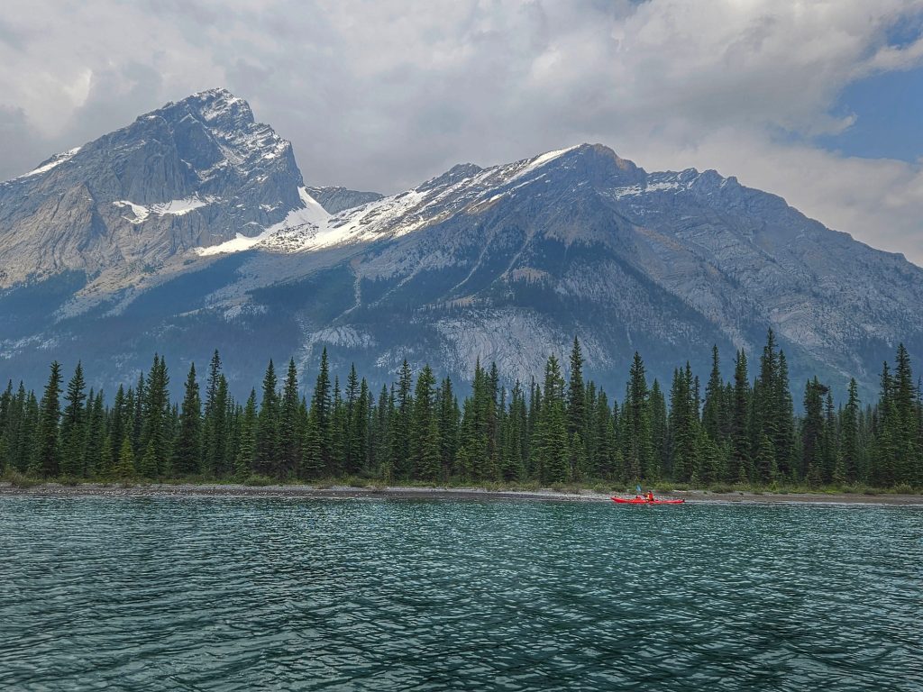 Maligne Lake mountains